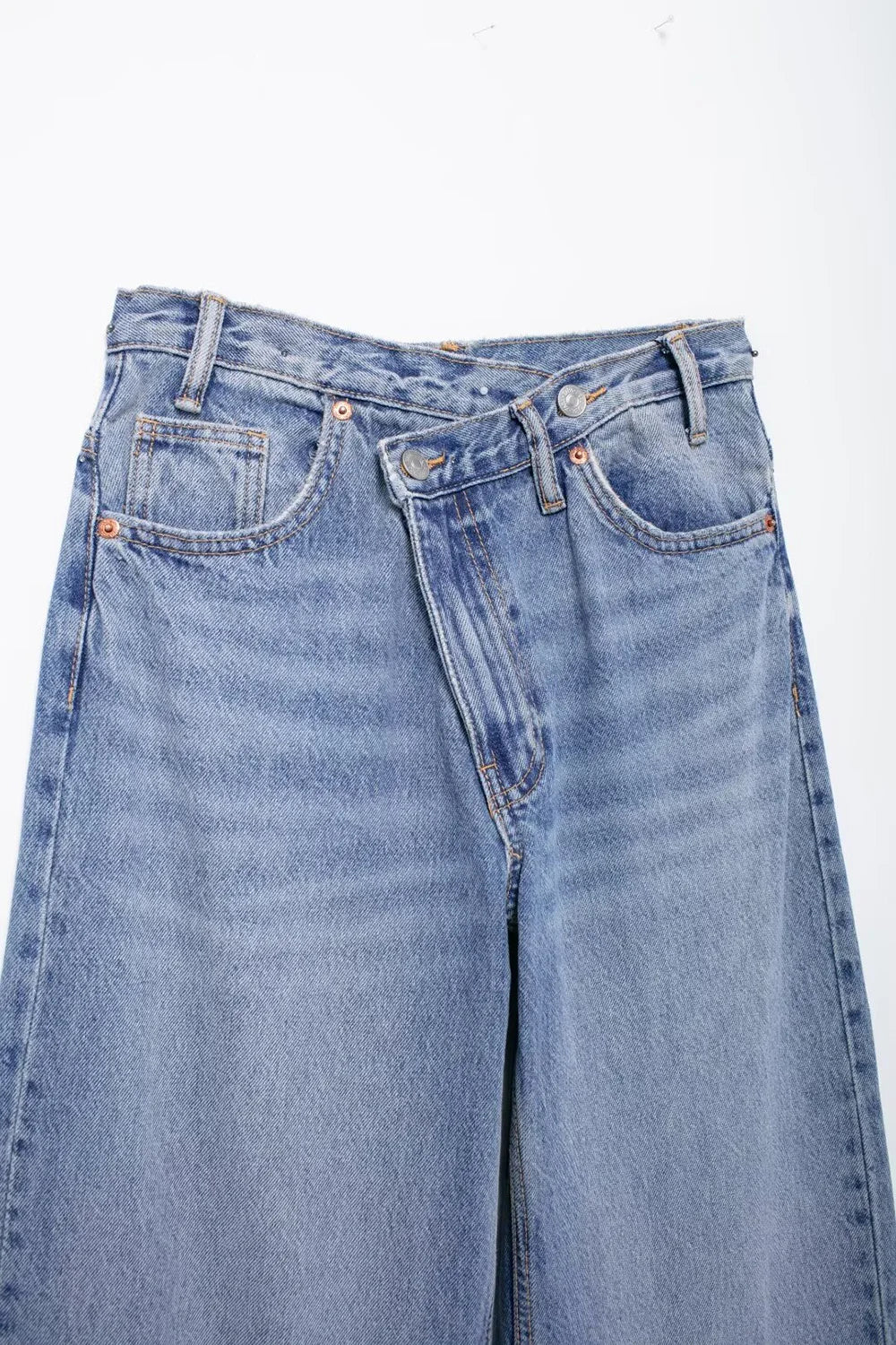 TRAF Calças de ganga básicas para mulher New Fashion Asymmetric Design High Waist Wide Leg Trousers Calças de ganga casuais de perna direita para mulher
