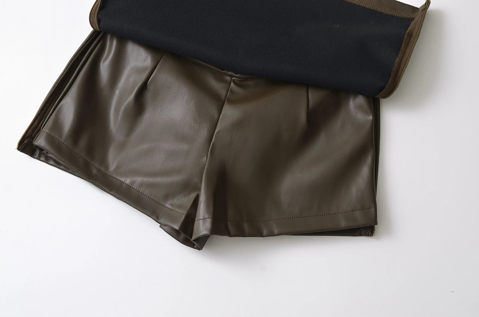 Mini saias pretas elegantes moda coreana saias de couro falso para mulher saias de cintura baixa saia de couro dividido com shorts marrom